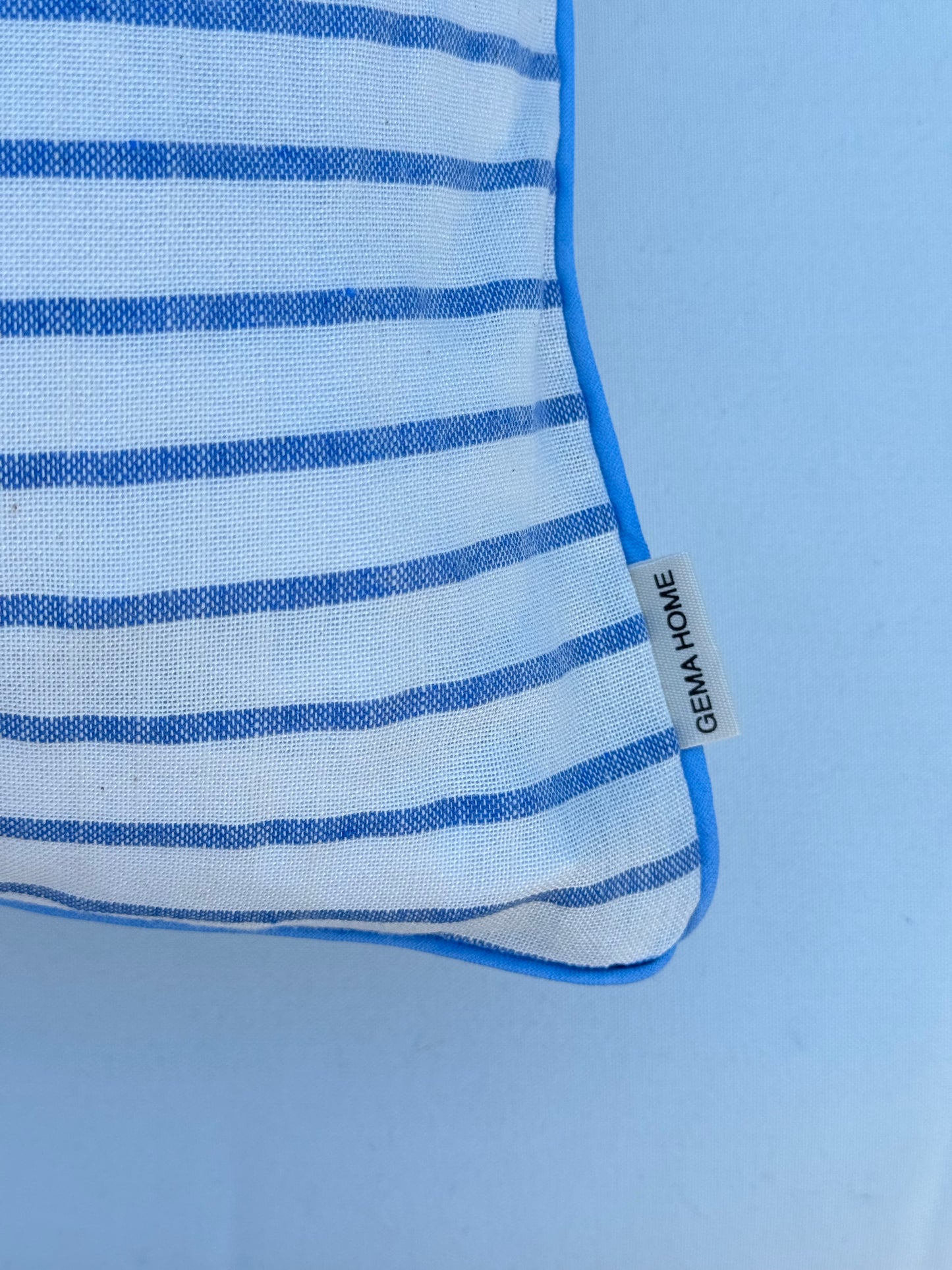 Funda de Cojín CAPRI 50x50 con ribete celeste